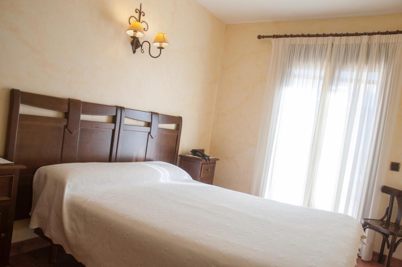 פסטרנה Hostal Rural Los Telares מראה חיצוני תמונה